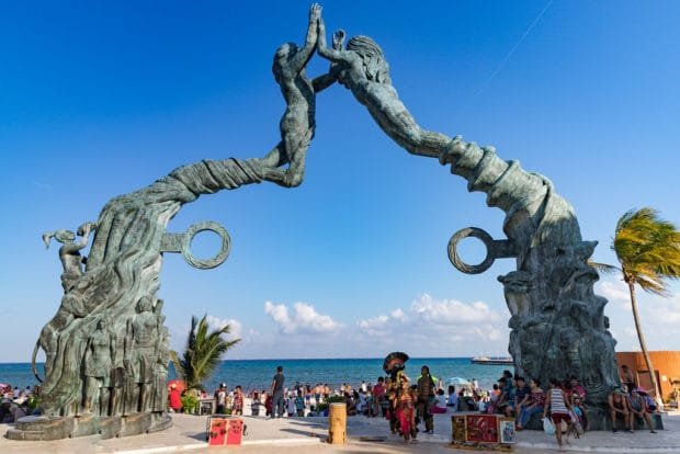parque fundadores playa del carmen los arcos
