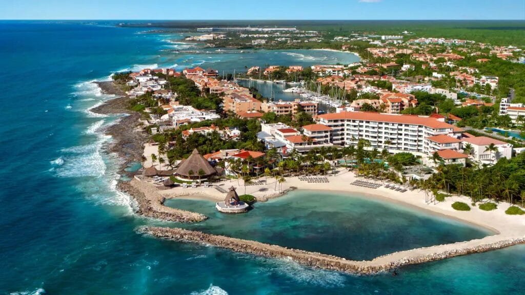 seawall at Dreams resort puerto aventuras