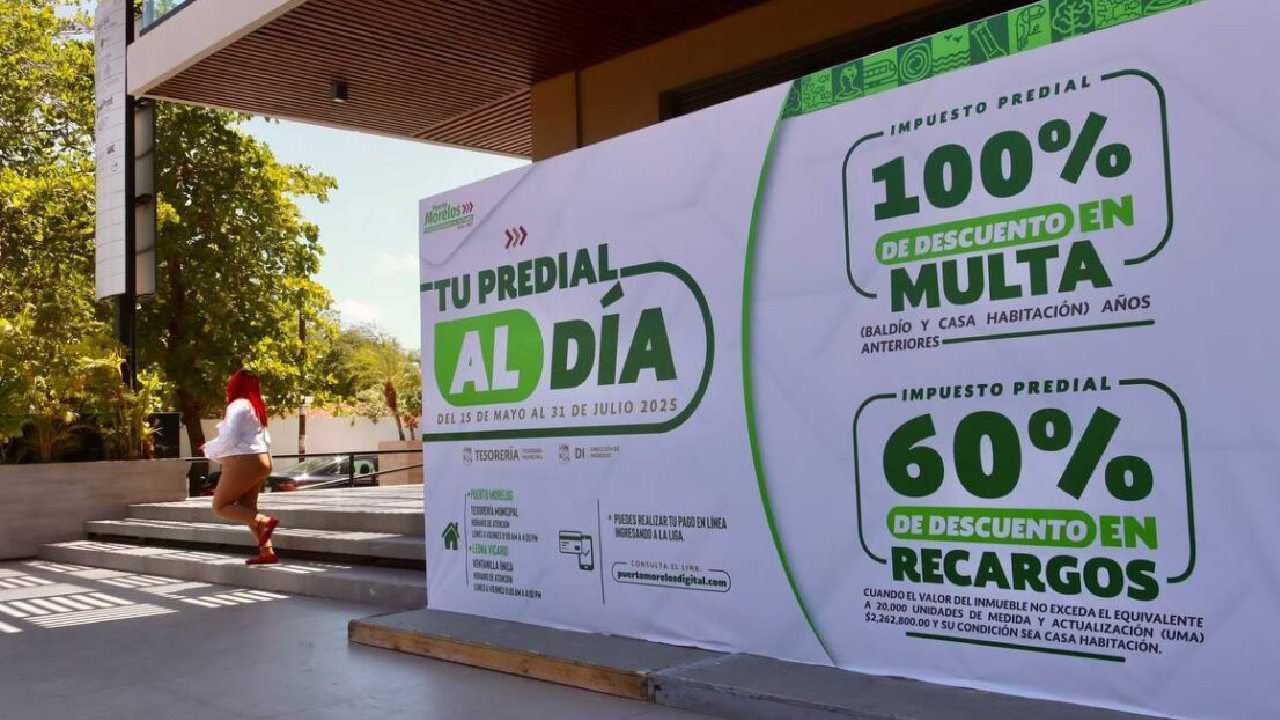 banner promoting property tax discounts in Morelos with a person walking by