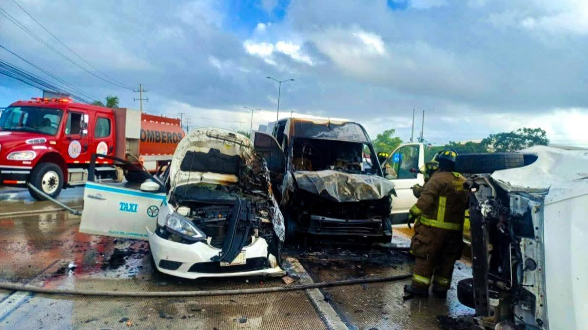 firey multi-vehicle crash in cancun
