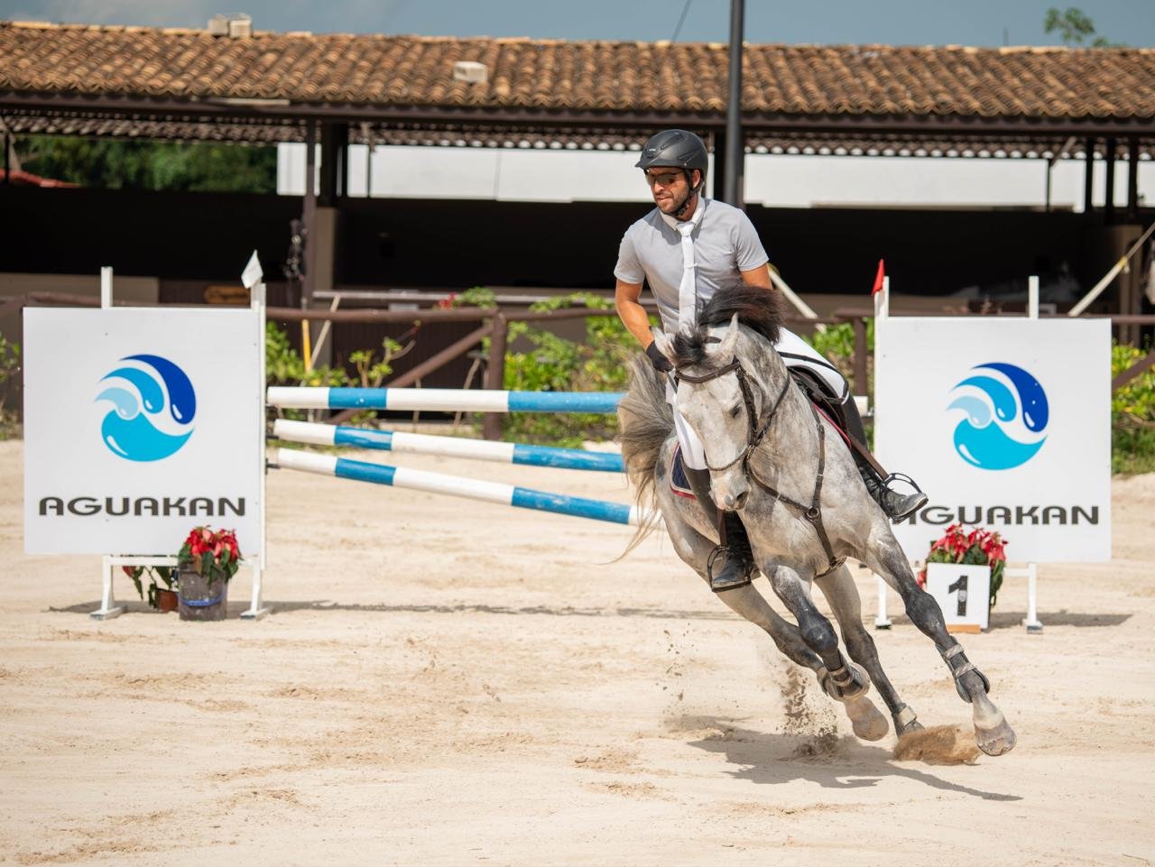 Rodrigo Torres riding for Hipico Riviera Maya
