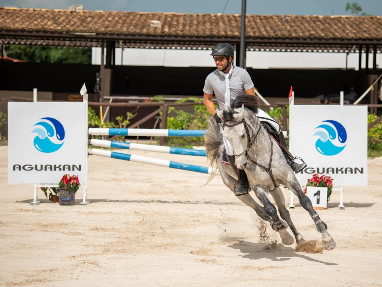 Rodrigo Torres riding for Hipico Riviera Maya