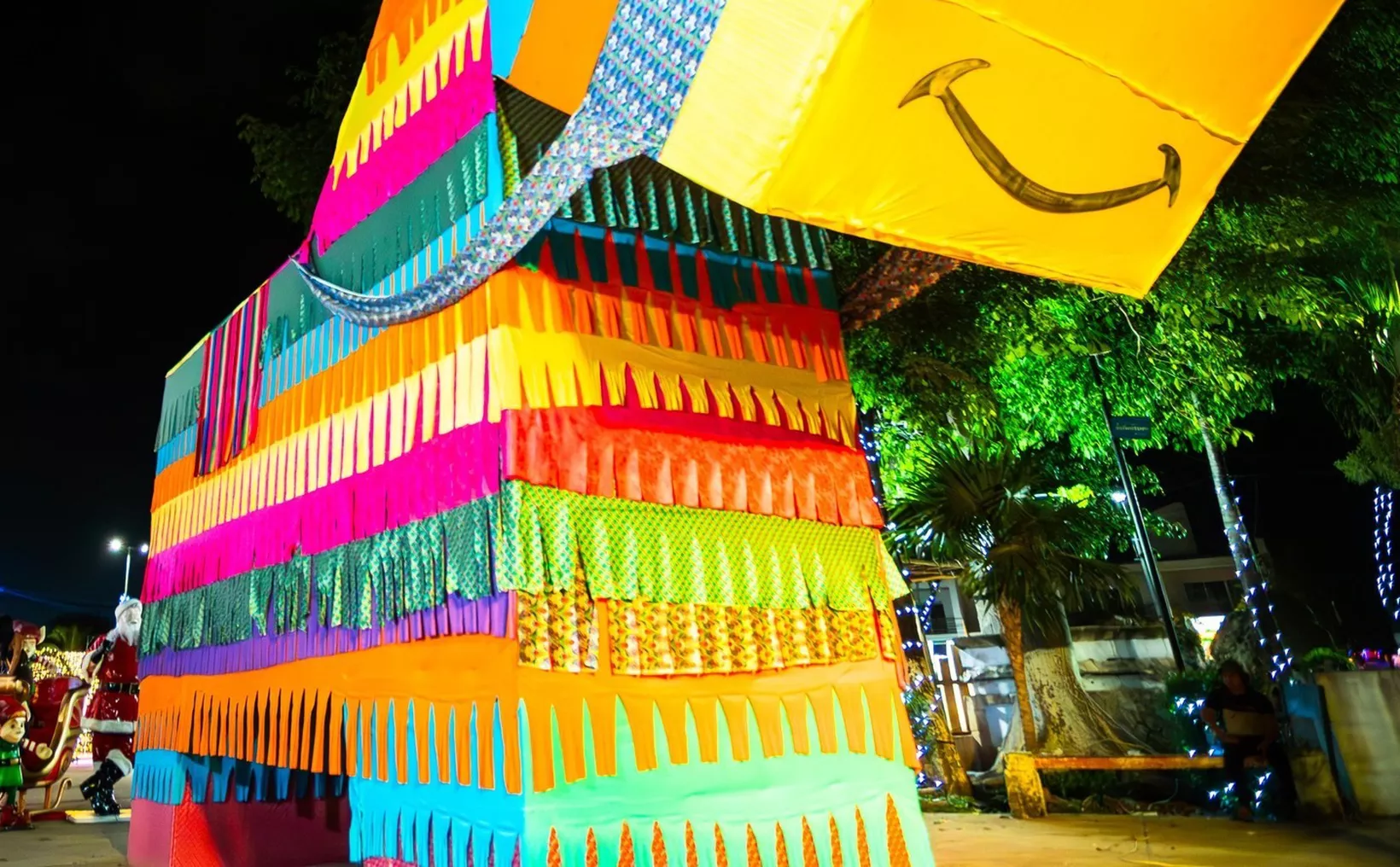 Burrito Sabanero piñata displayed in Cancún's Christmas Village