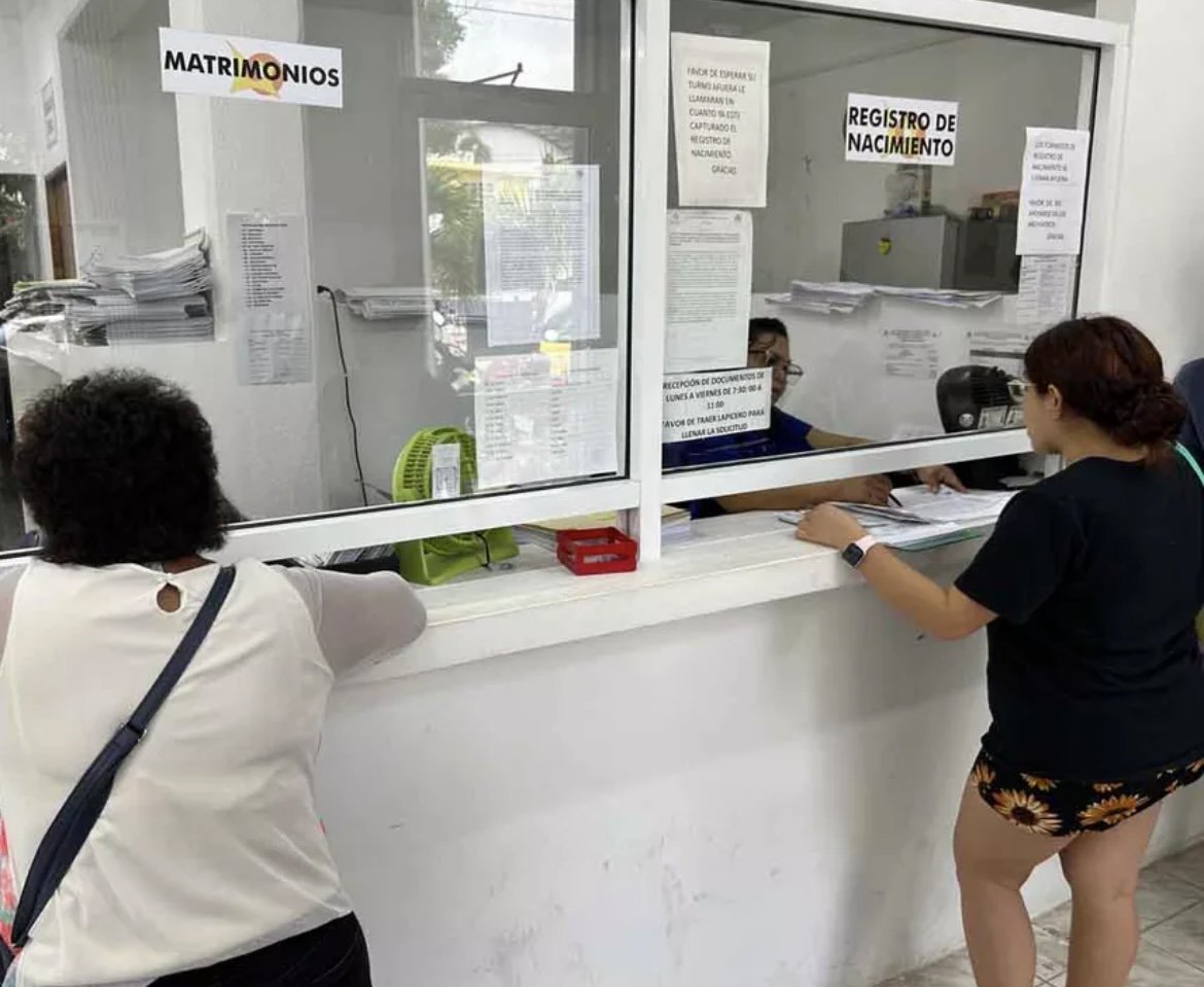 Chetumal Civil Registry office handling biometric data for CURP