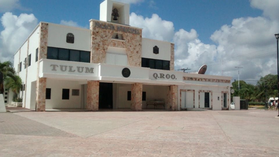 Crowd enjoying a concert at the Tulum Municipal Palace explanada