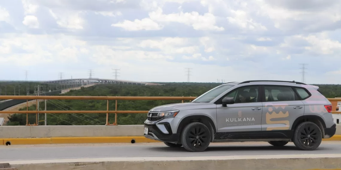 Aerial view of Huayacán Avenue expansion and Níchupté Bridge construction in Cancún