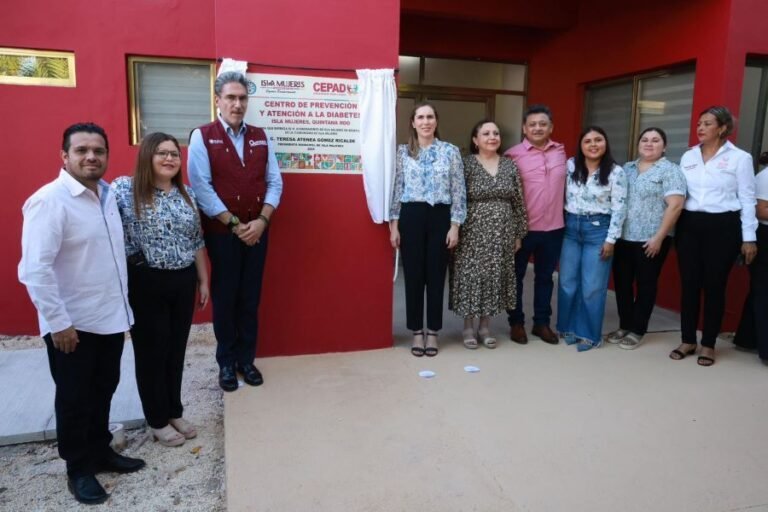 Mayor Atenea Gómez Ricalde at the inauguration of the diabetes center in Isla Mujeres