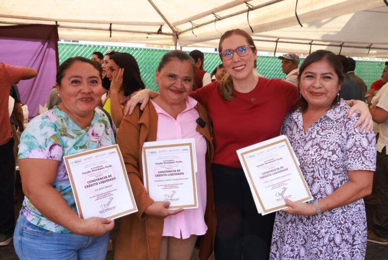 Isla Mujeres municipal workers with mortgage release certificates
