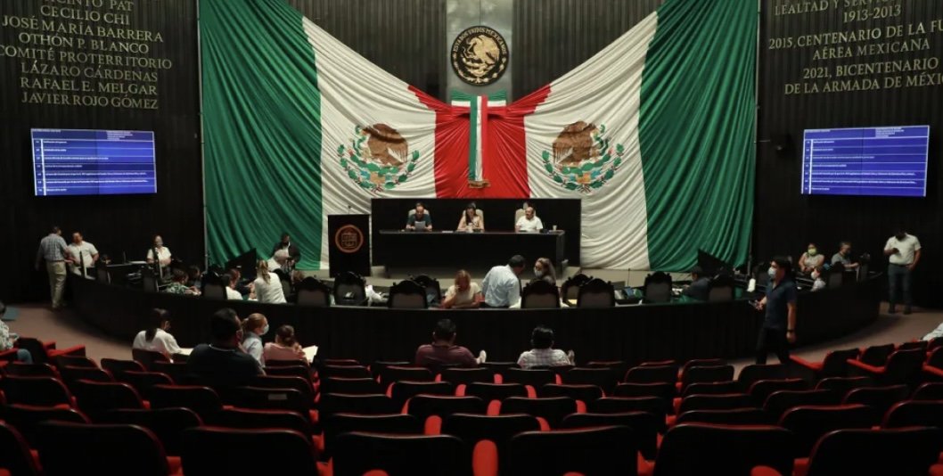 Jorge Sanén Cervantes speaking about the economic package in Quintana Roo