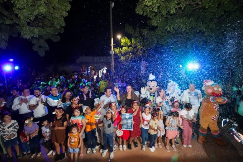 Children and characters at the Mérida Brilla festival in Mérida, Yucatán