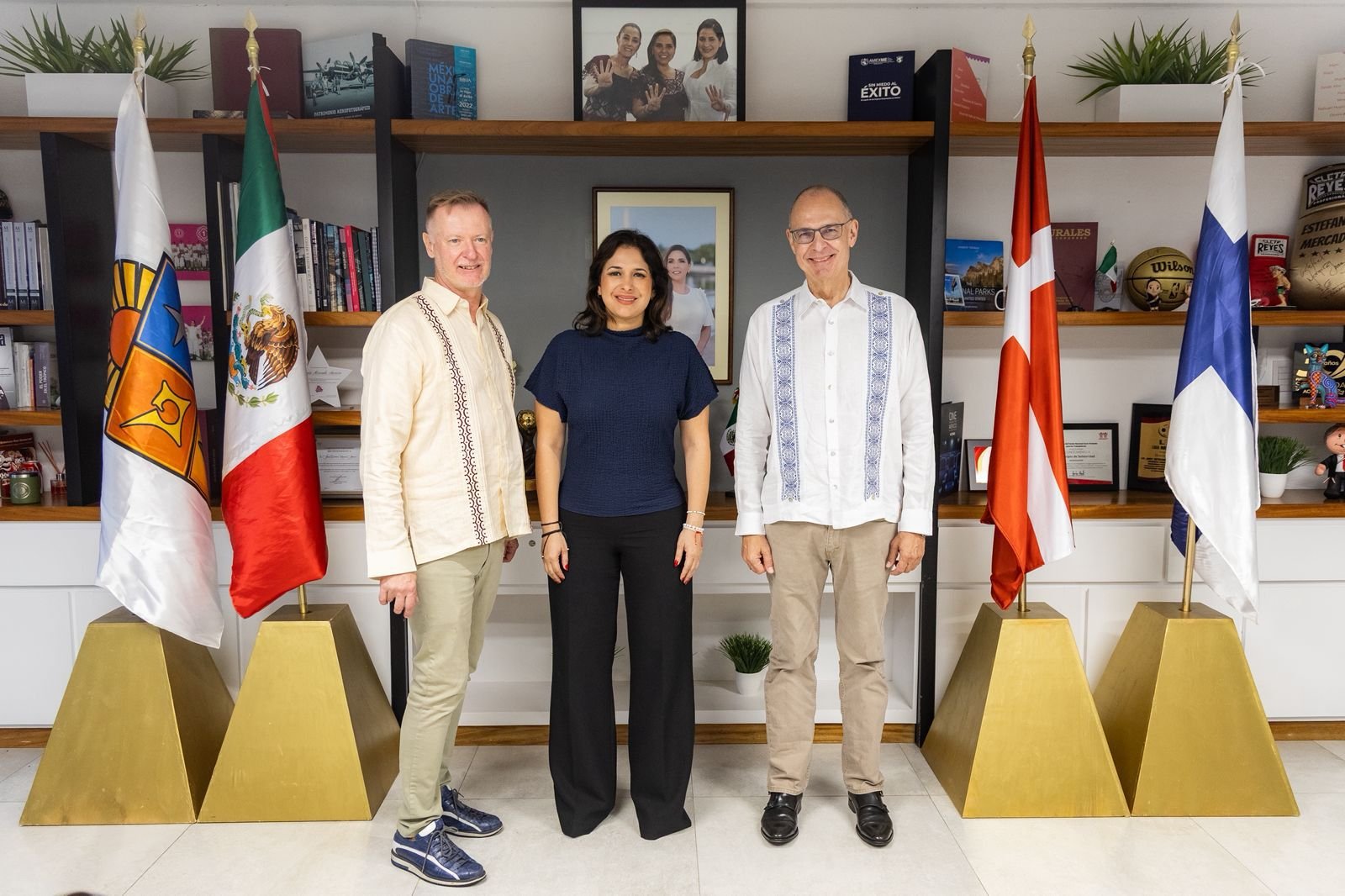Mayor Estefanía Mercado meeting with Finnish and Danish ambassadors in Playa del Carmen