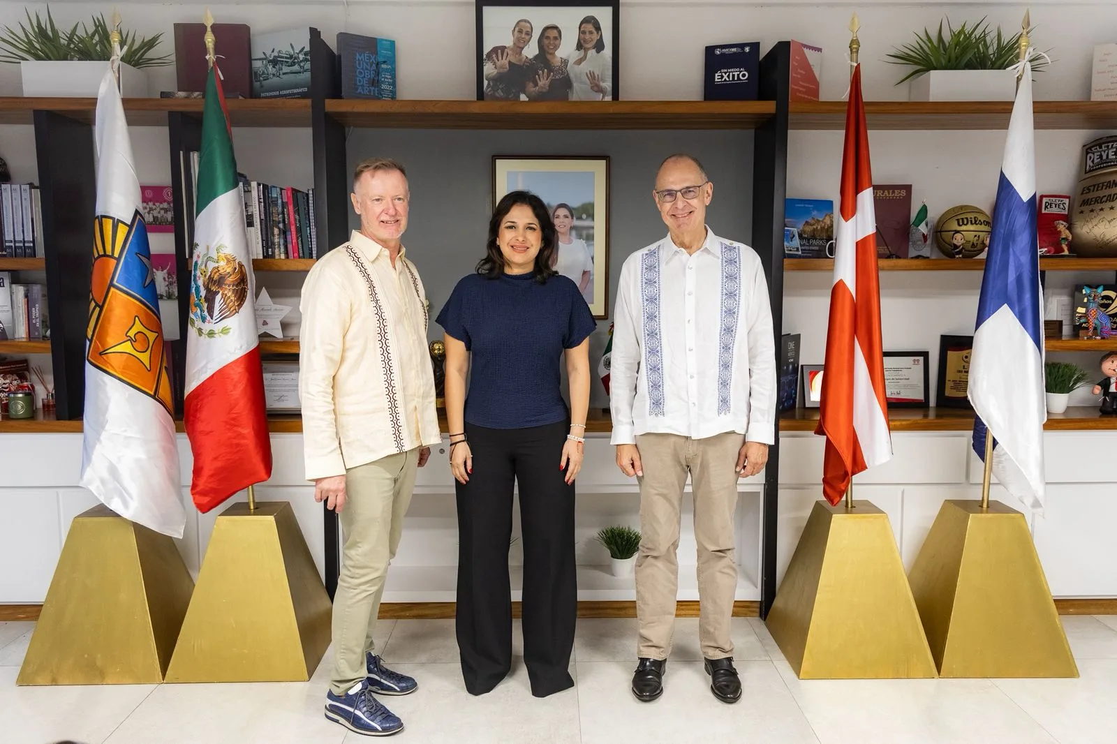 Mayor Estefanía Mercado meeting with Finnish and Danish ambassadors in Playa del Carmen