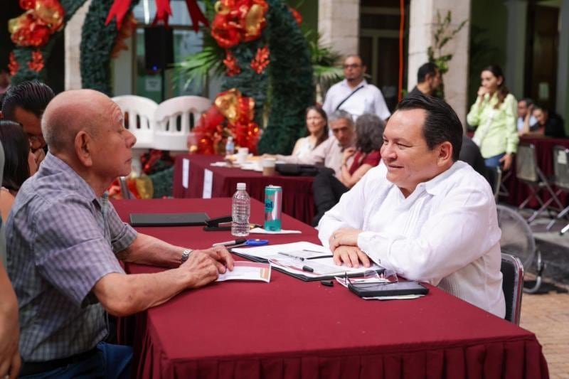 Yucatán Governor Joaquín Díaz Mena during public audiences at Government Palace