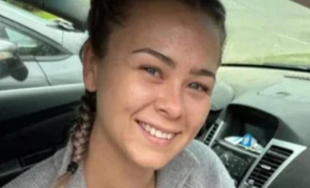 Canadian journalist Avery Haines questioning Quintana Roo authorities about Kiara Agnew femicide case