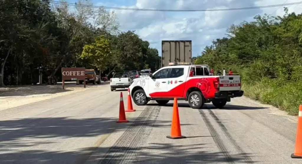 Scene of accident where Canadian tourist died in collision with trailer on Tulum-Cobá highway