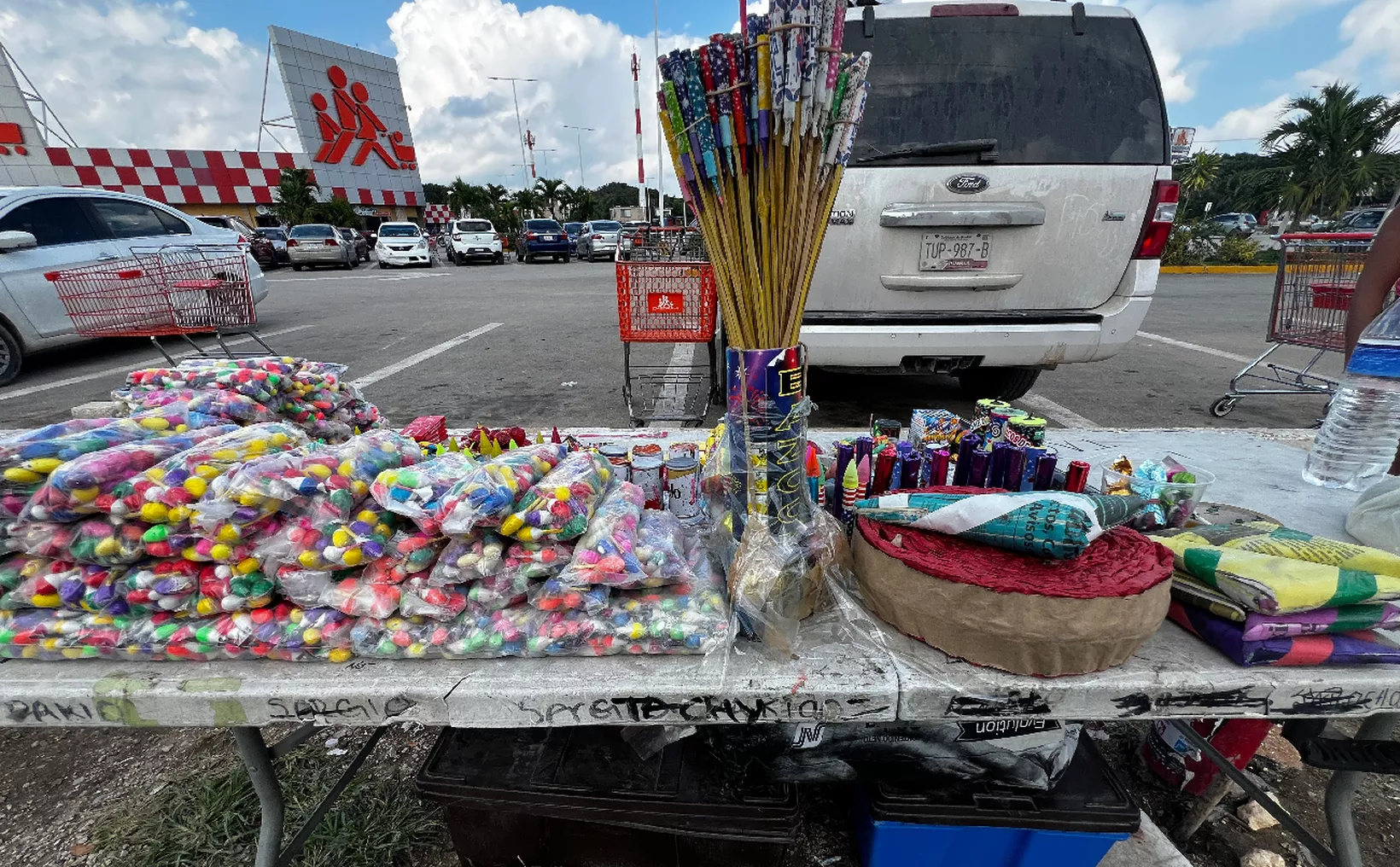 Cancún fireworks vendors under scrutiny by authorities