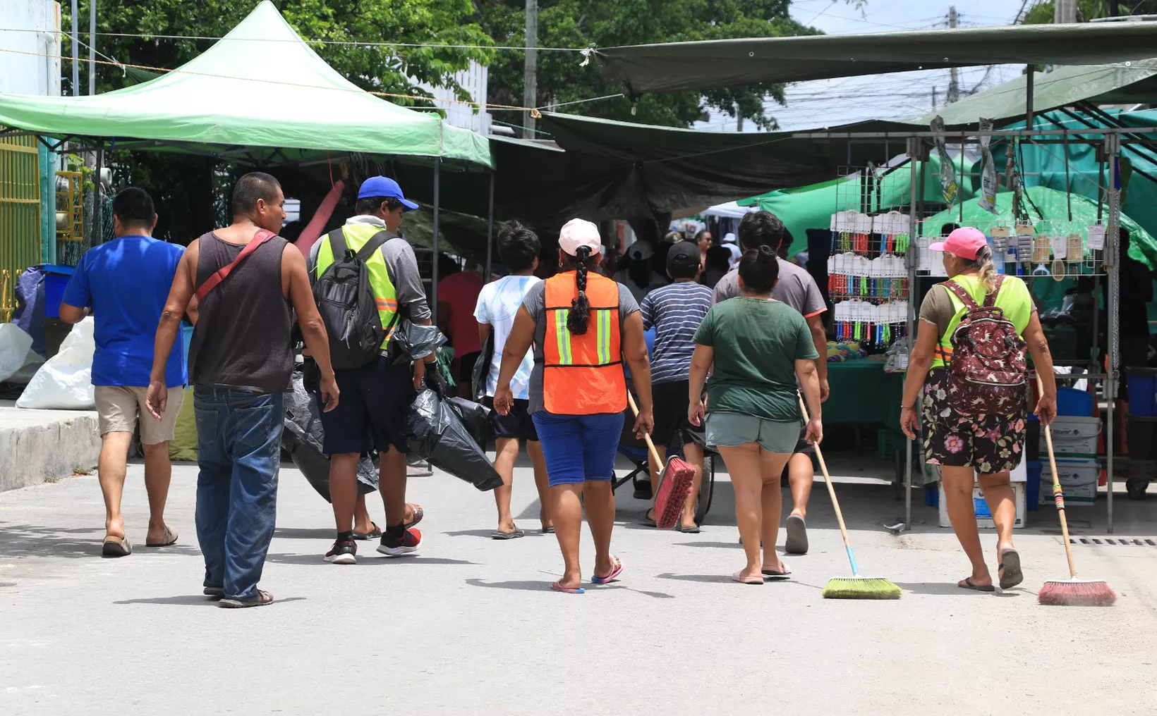 Cancún authorities analyze request for new street markets