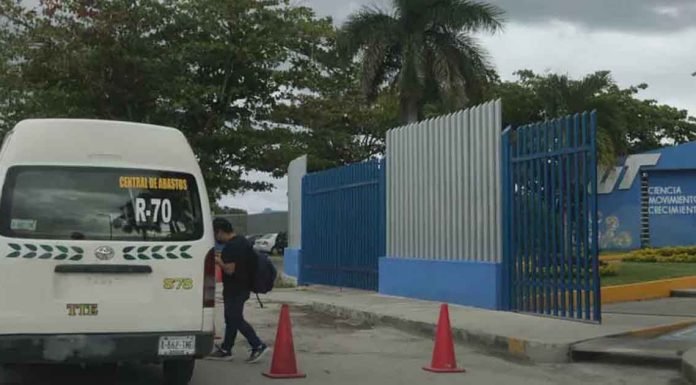 Cancún students waiting at a bus stop