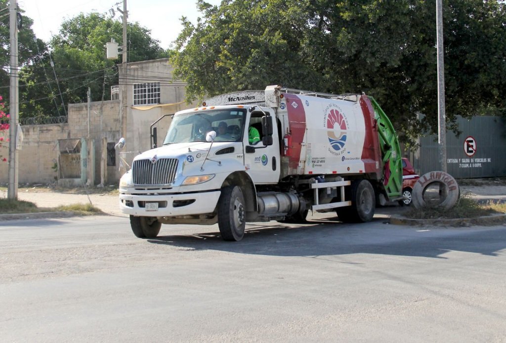 Municipal announcement about waste collection schedule changes in Cancún