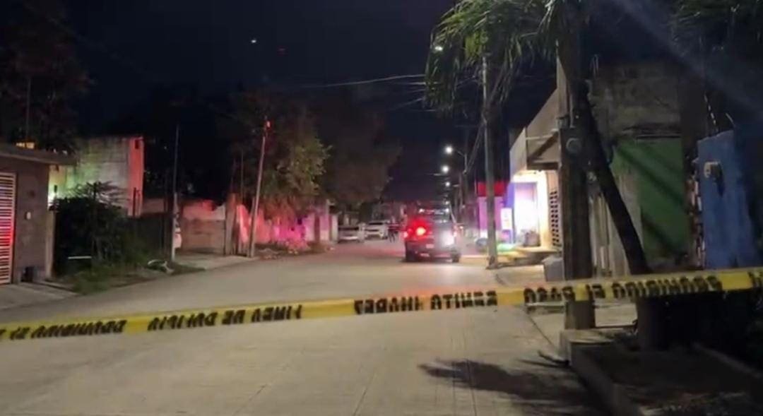 Police and emergency personnel at the scene of a shooting on López Portillo Avenue in Cancún
