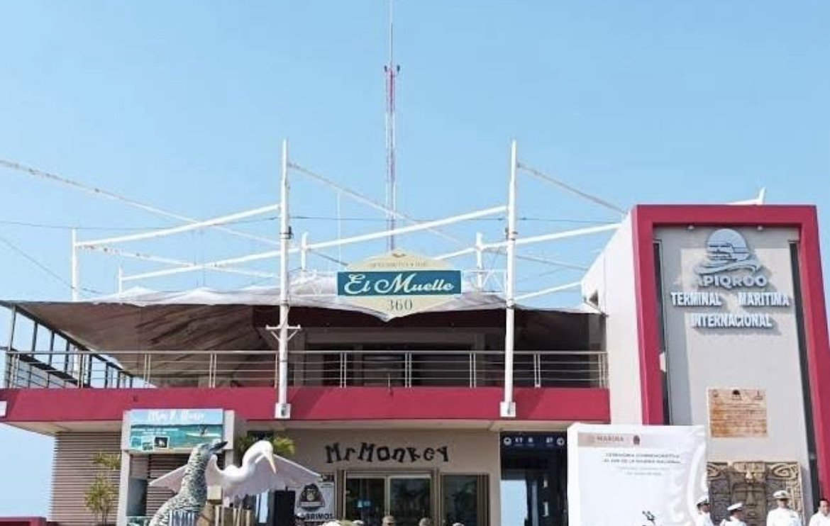 The commercial space at Chetumal's fiscal pier that remains vacant after a restaurant closure.