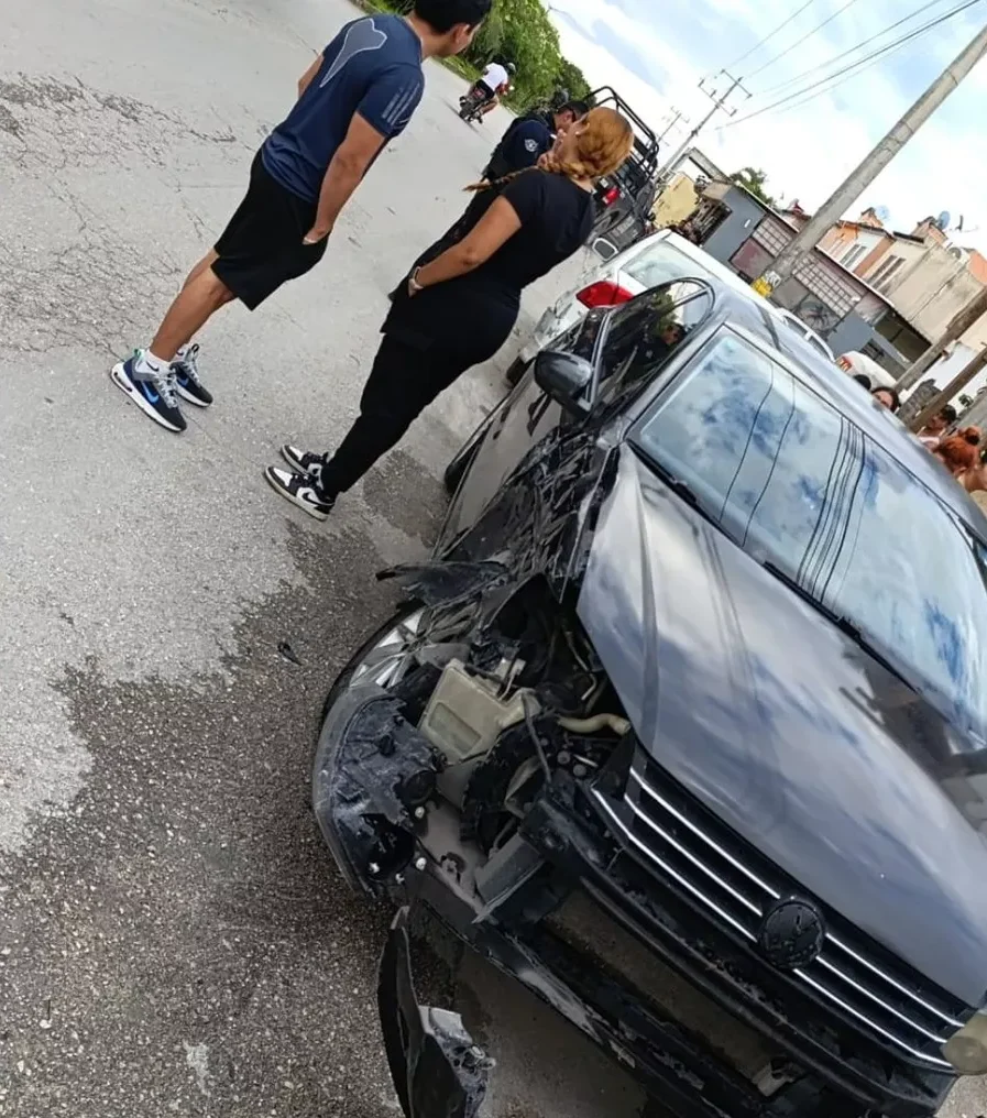 Photo of the police patrol crash scene on Niños Héroes Avenue in Cancún