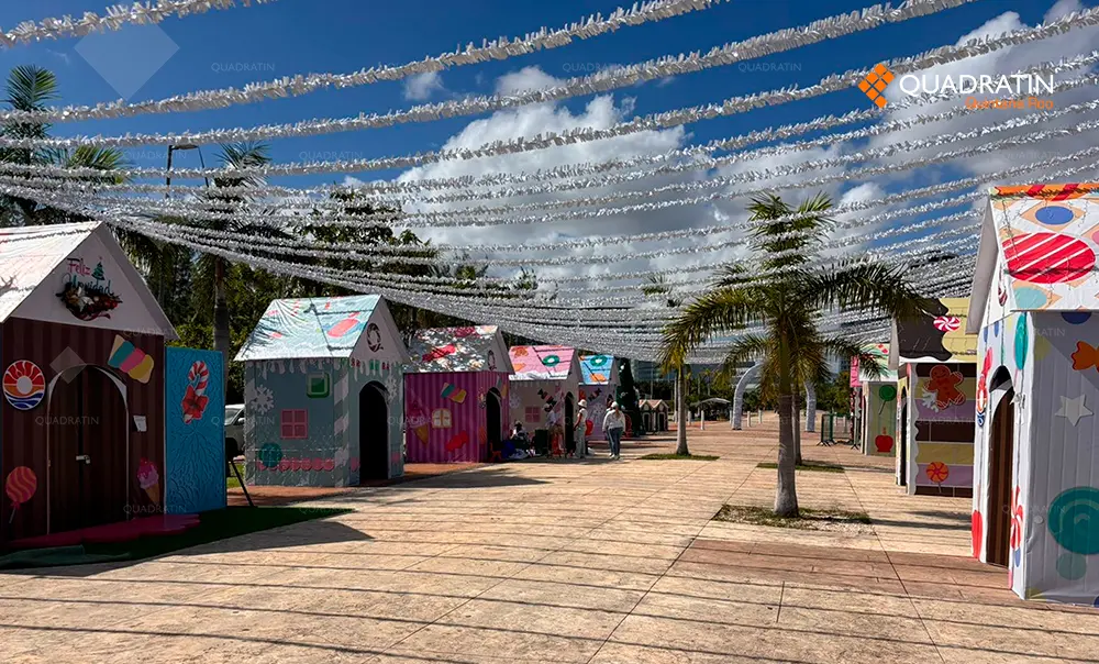 Christmas Village at Tajamar Boardwalk in Cancún with lights and attractions