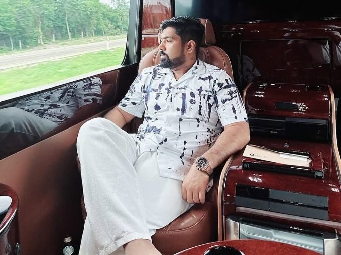 Federal authorities conducting raids in Cancún targeting Vikrant Bhardwaj's criminal network