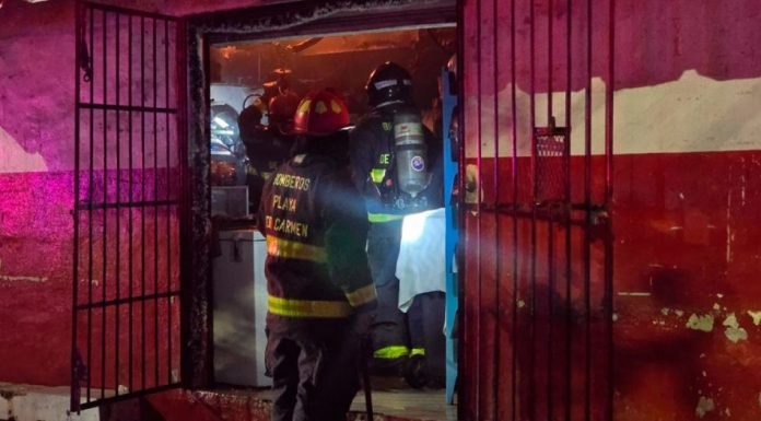 Firefighters respond to a grocery store fire in Playa del Carmen caused by a short circuit