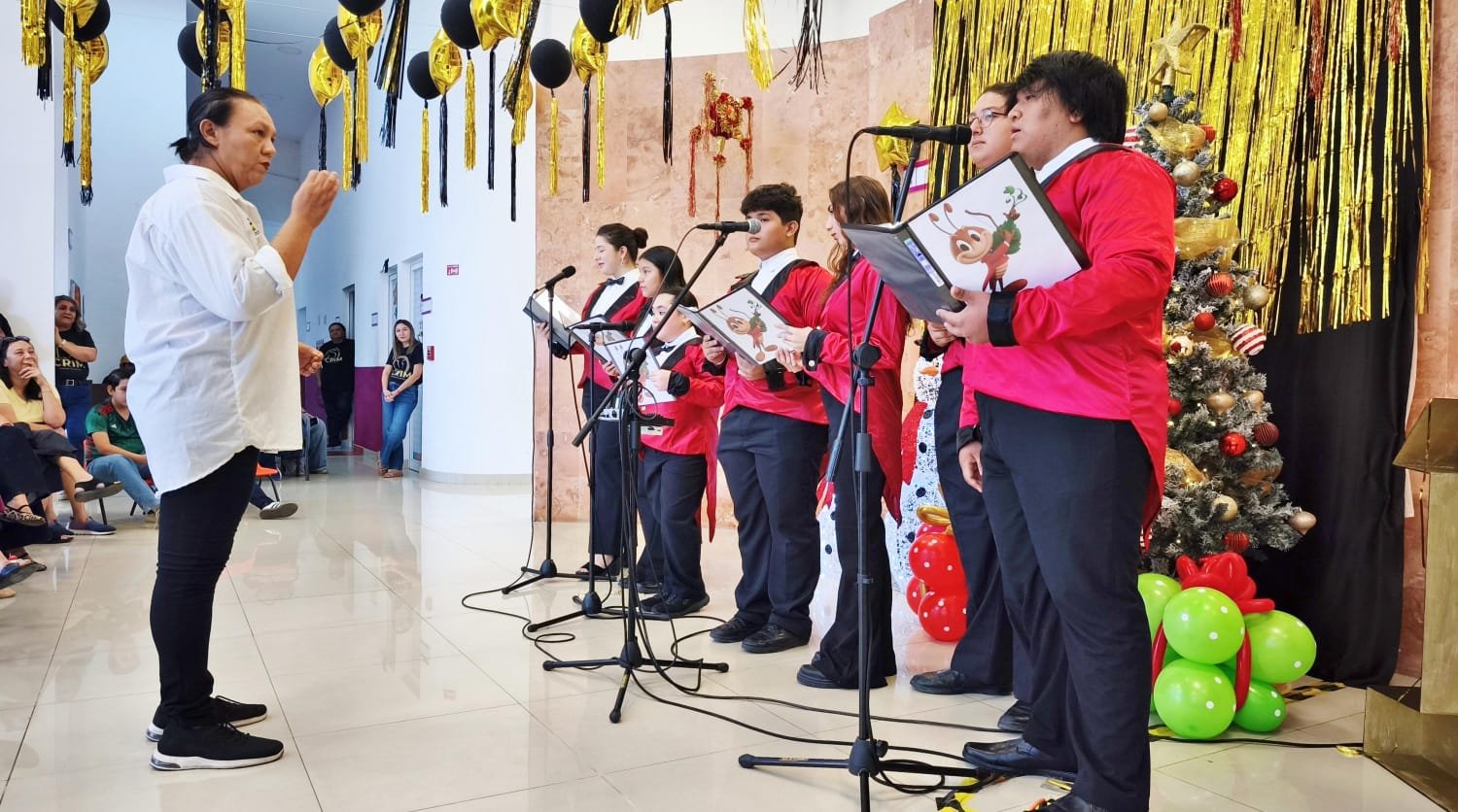 Students performing at the FPMC Cri-Crí tribute recital in Cozumel