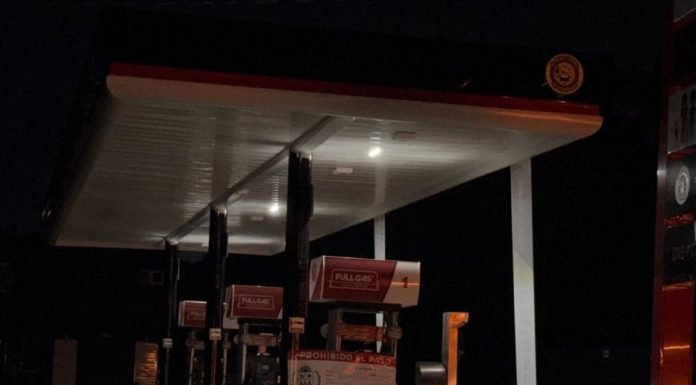 Authorities securing a gas station in Tulum during closure operation