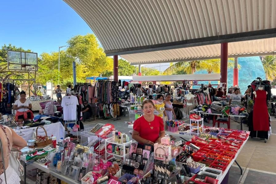 Holbox agricultural and artisanal fair at the main park dome