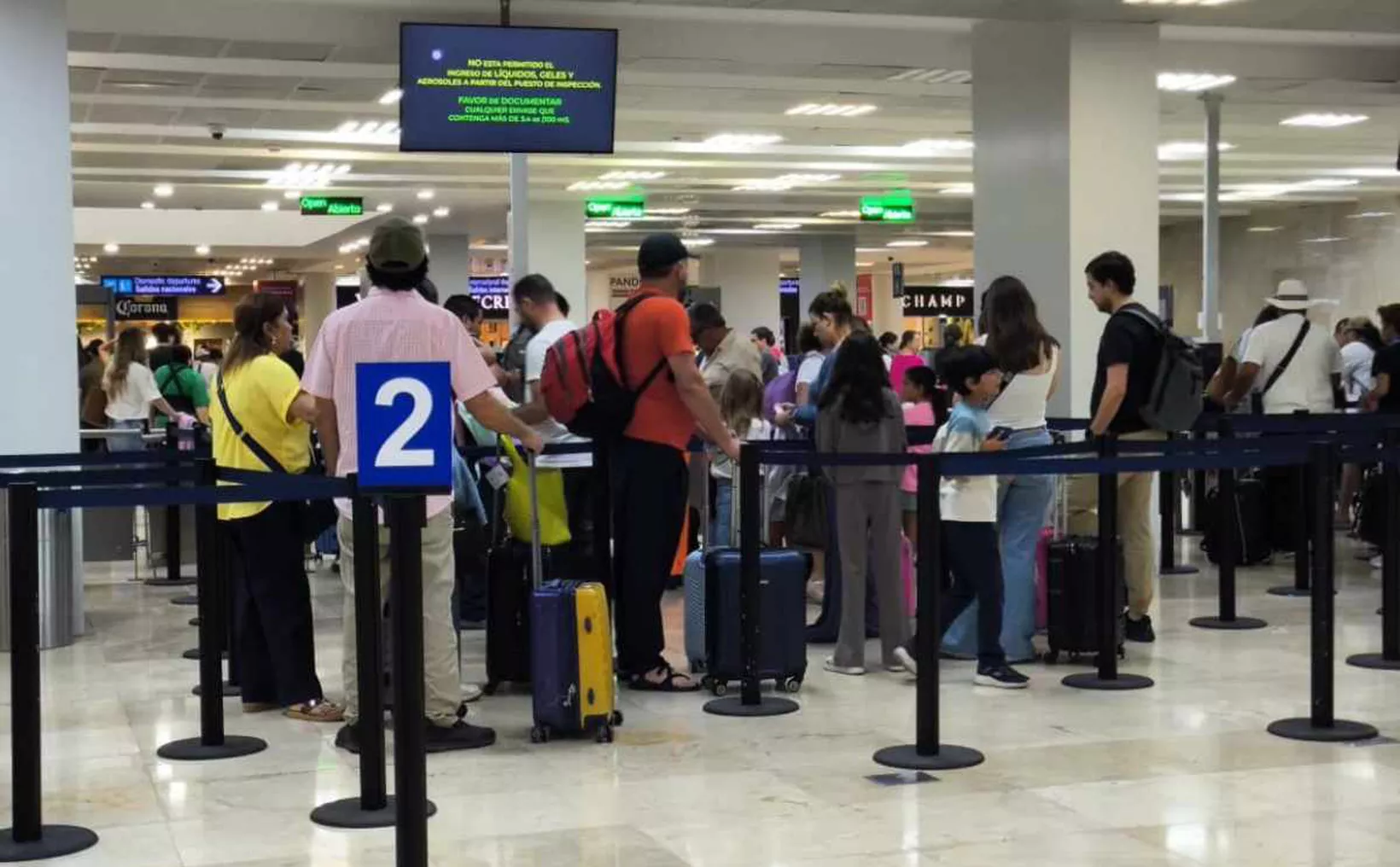 Hoteliers discussing Visitax decision with government officials