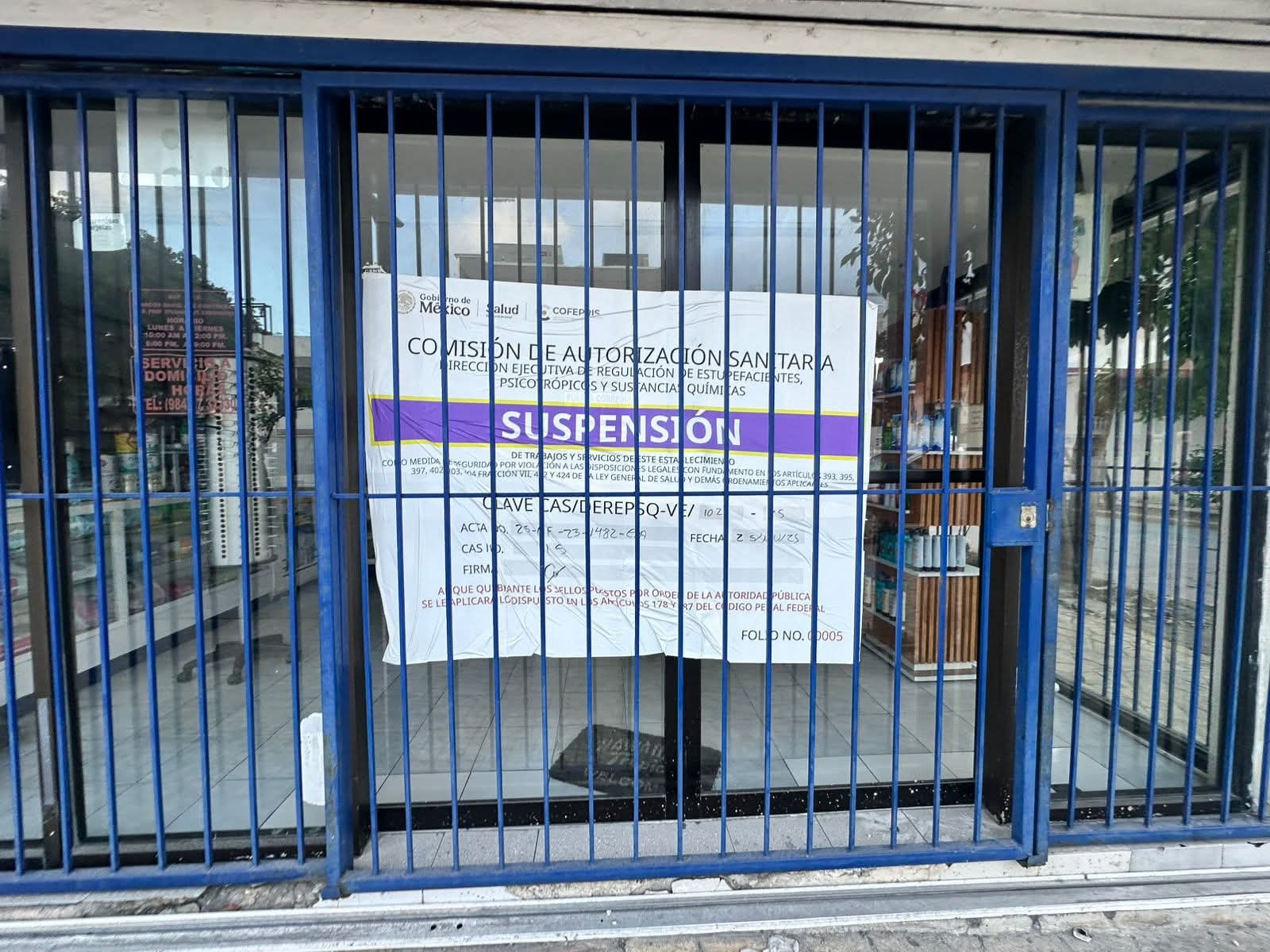 Authorities closing illegal pharmacies on Playa del Carmen's Fifth Avenue