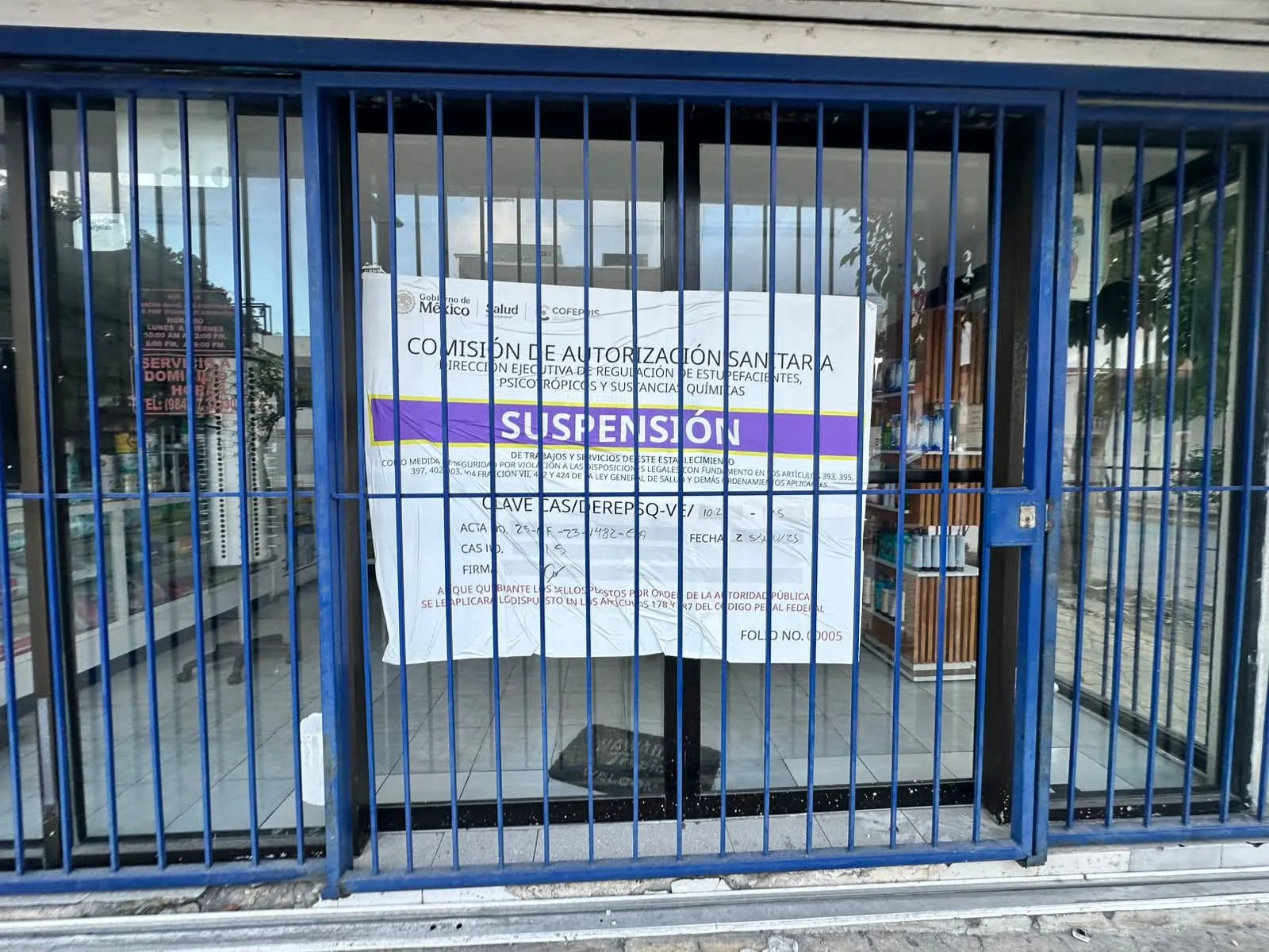 Authorities closing illegal pharmacies on Playa del Carmen's Fifth Avenue