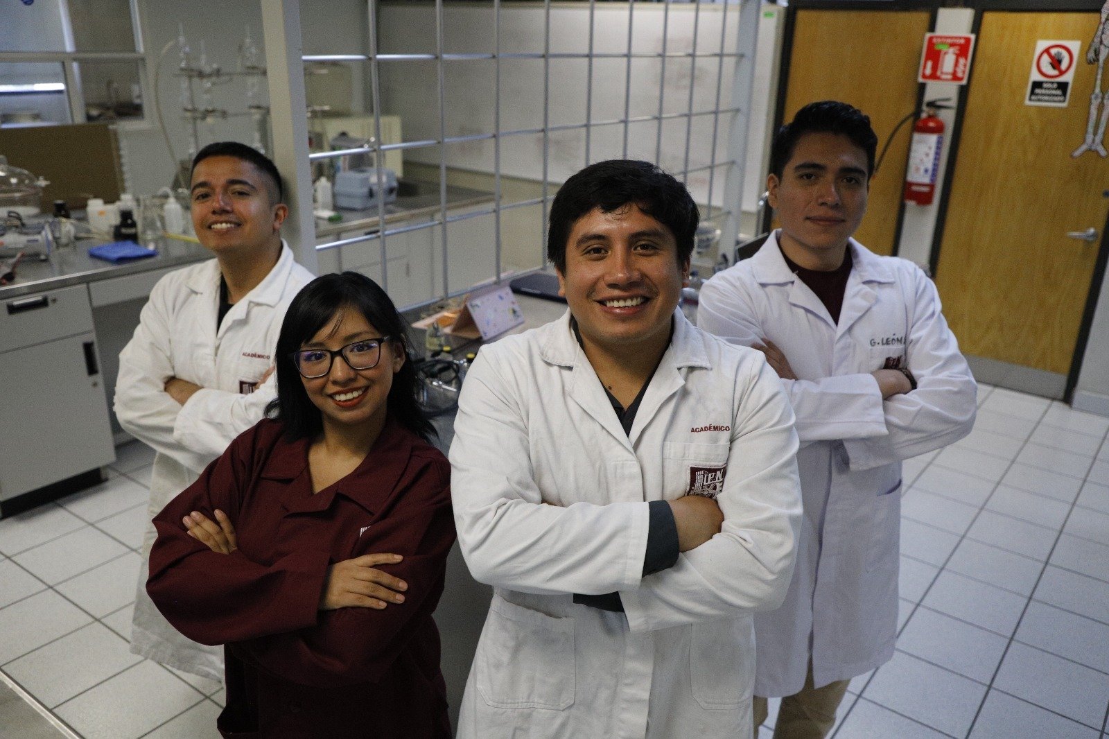 IPN students holding electrodes made from sargassum for wastewater treatment
