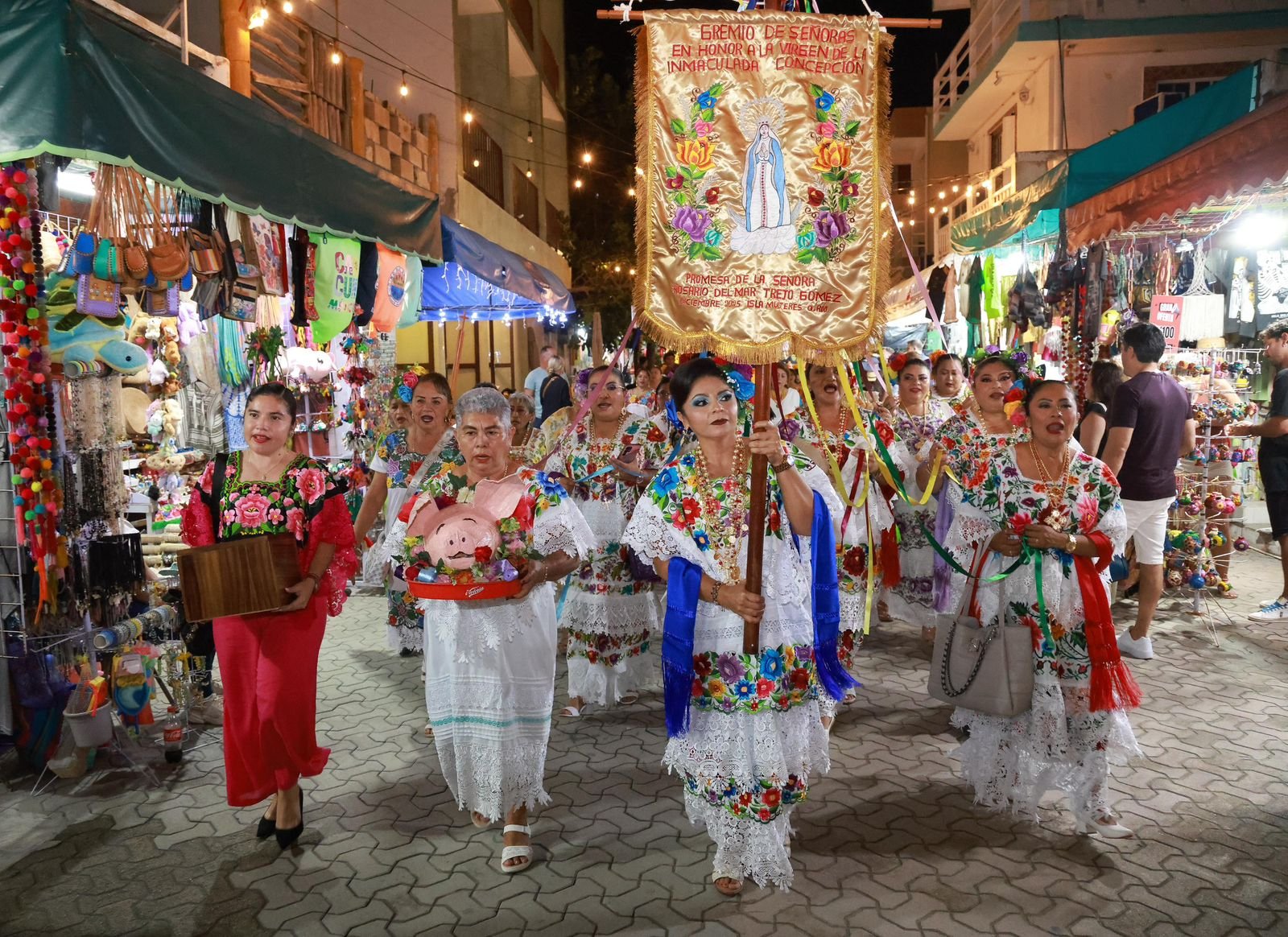 Participants at the Isla Mujeres Ladies Guild celebration in Calipso Salon