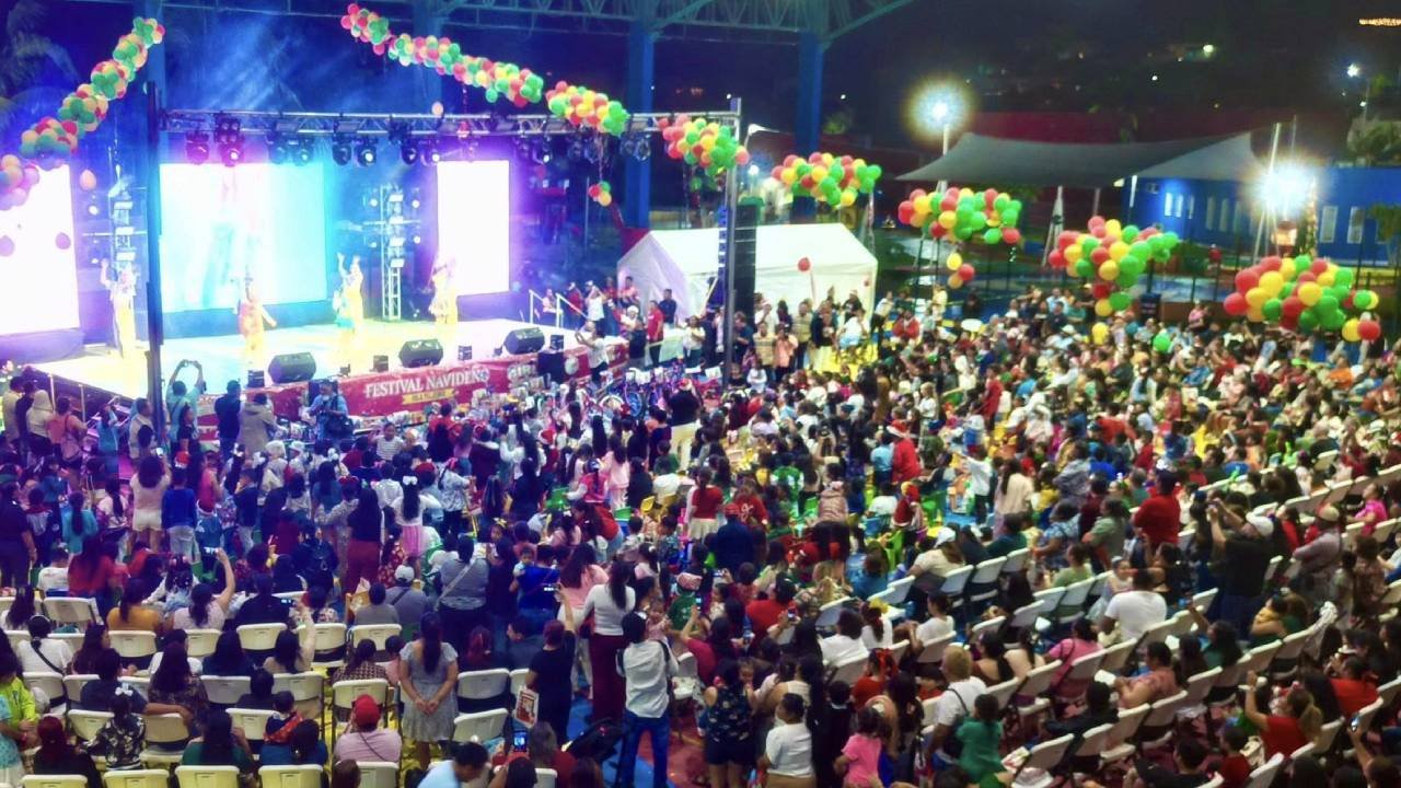 Crowd celebrating New Year's Eve at the Municipal Plaza in Isla Mujeres