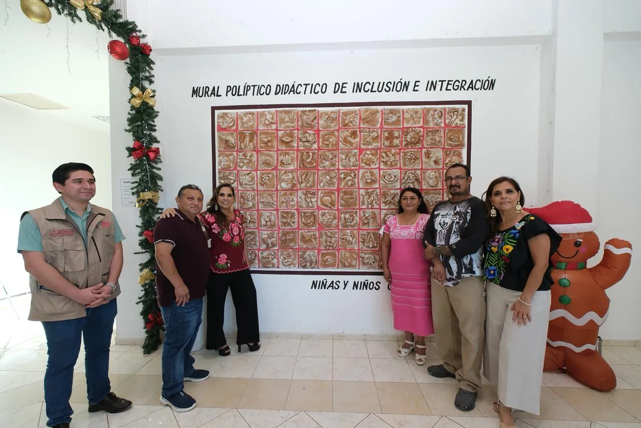 Governor Mara Lezama stands before an inclusive mural created by children from CAM and USAER in José María Morelos.