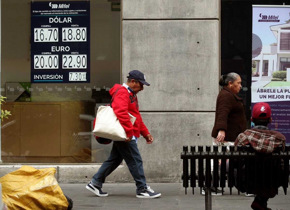 Mexican peso exchange rate chart showing value below 18 per dollar