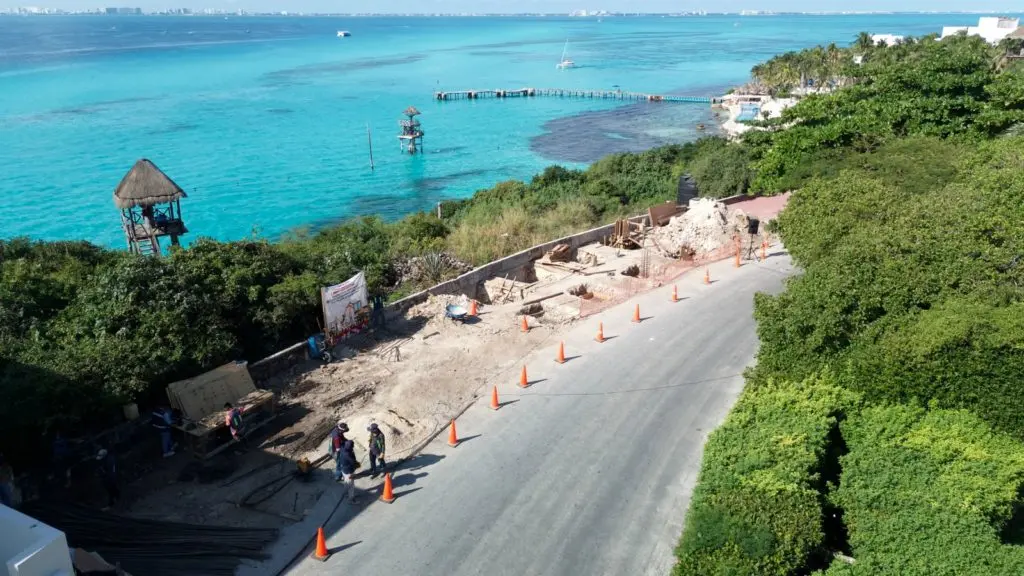 Construction site of Mirador Mar Turquesa public viewpoint in Isla Mujeres