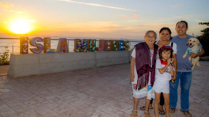 The new Mirador Mar Turquesa viewpoint in Isla Mujeres
