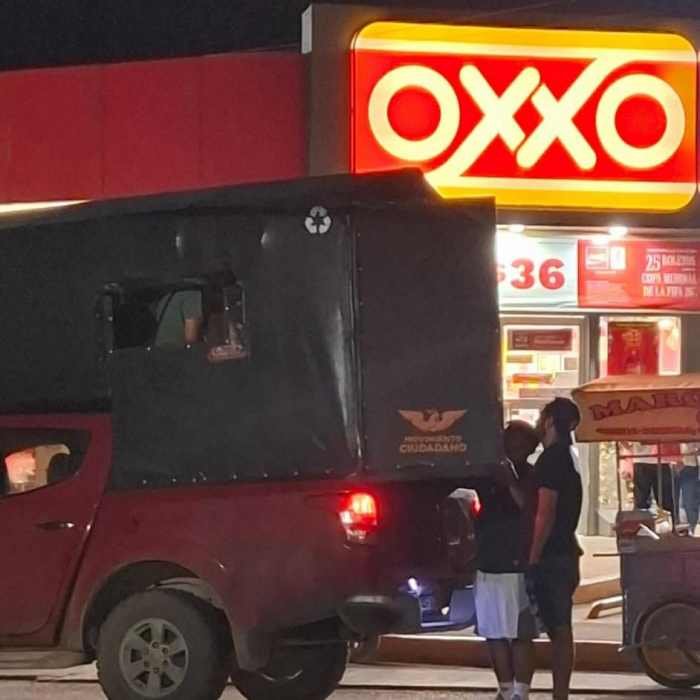 Vehicle with Movimiento Ciudadano logos allegedly involved in fireworks distribution in Cancún
