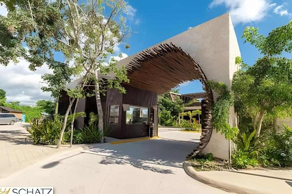 Workers at Ophelia condominium in Tulum protesting labor violations