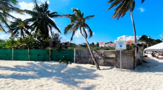 Aerial view of the Playa Tortugas site in Cancún where a new commercial plaza is proposed