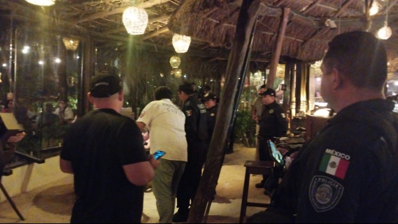 Police officers arriving at the location where a foreign minor was found safe in Tulum