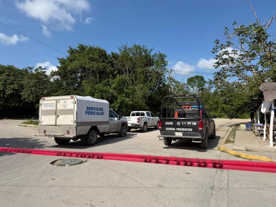 Police officers at the crime scene in Kusamil neighborhood, Cancún