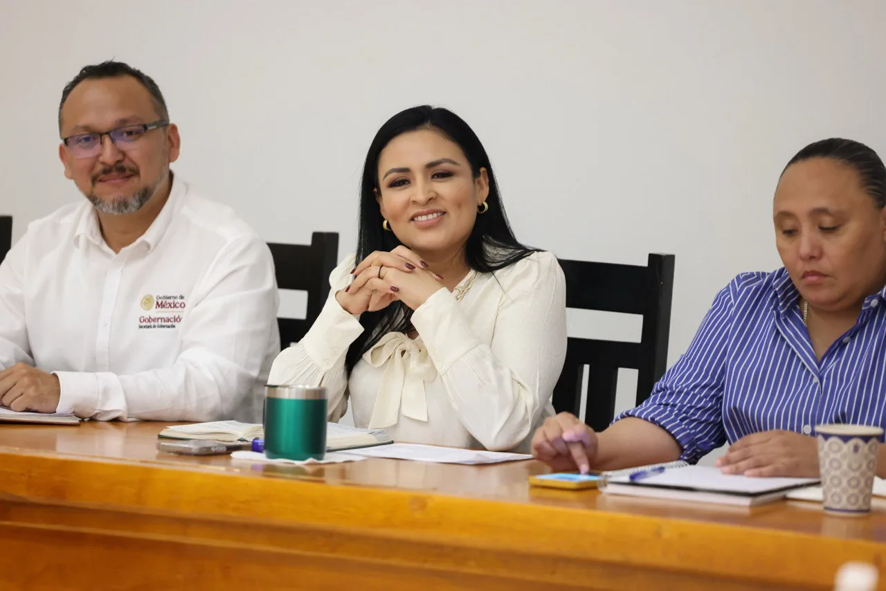 Government officials meeting about Cenotes Route regulation in Puerto Morelos