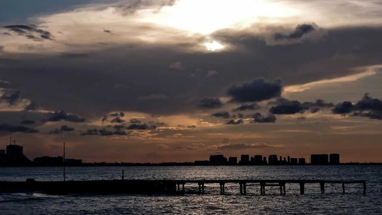 Cloudy skies over Quintana Roo with rain forecast