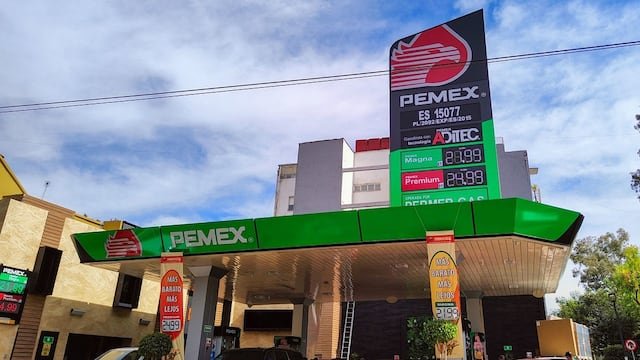 Graphic showing Mexico's regular gasoline price will not exceed 24 pesos per liter in 2026